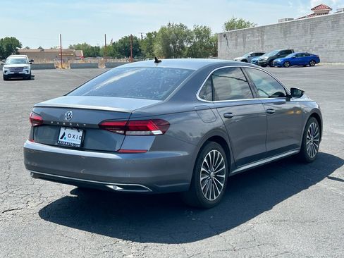 Used 2022 Volkswagen Passat 2.0T FWD image 3