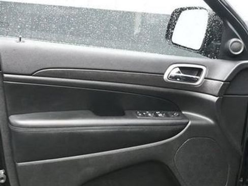 Used 2018 Jeep Grand Cherokee Altitude AWD/4WD image 15