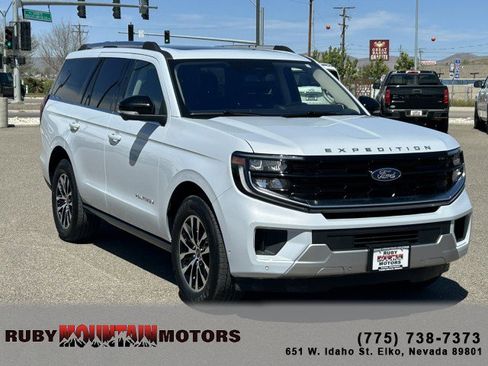 Used 2025 Ford Expedition Platinum AWD/4WD image 1