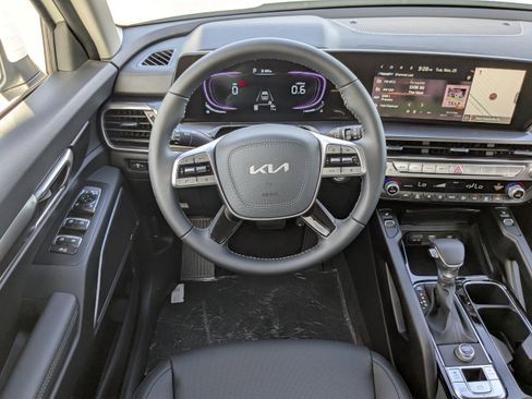 New 2025 Kia Telluride S image 19
