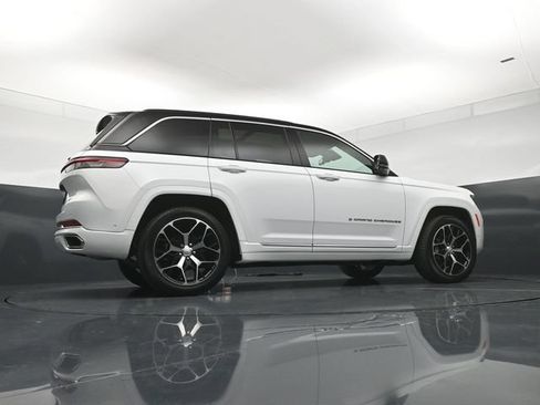 Used 2025 Jeep Grand Cherokee Summit AWD/4WD image 24