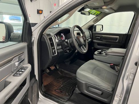 Used 2017 RAM 1500 Classic SLT AWD/4WD image 7
