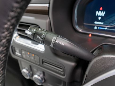 Used 2023 GMC Yukon SLE w/ Gmc Pro Safety Plus Package image 26