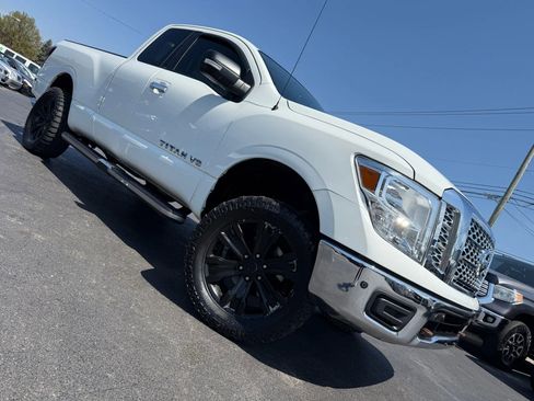 Used 2018 Nissan Titan SV w/ SV Convenience Package image 50