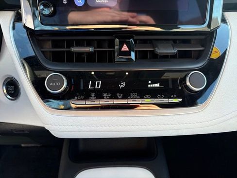 Used 2024 Toyota Corolla SE image 18