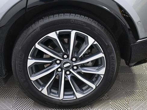 Certified 2024 Cadillac Lyriq Sport w/ LPO, Floor Liner Package AWD/4WD image 20