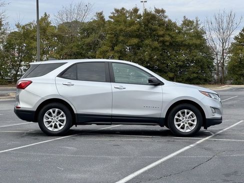 Used 2021 Chevrolet Equinox LS w/ LS Convenience Package image 9