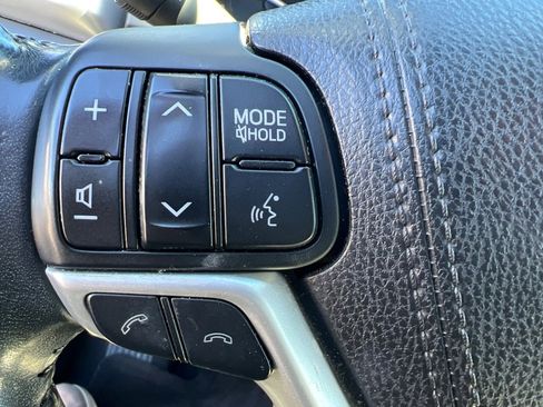 Used 2017 Toyota Highlander XLE image 19