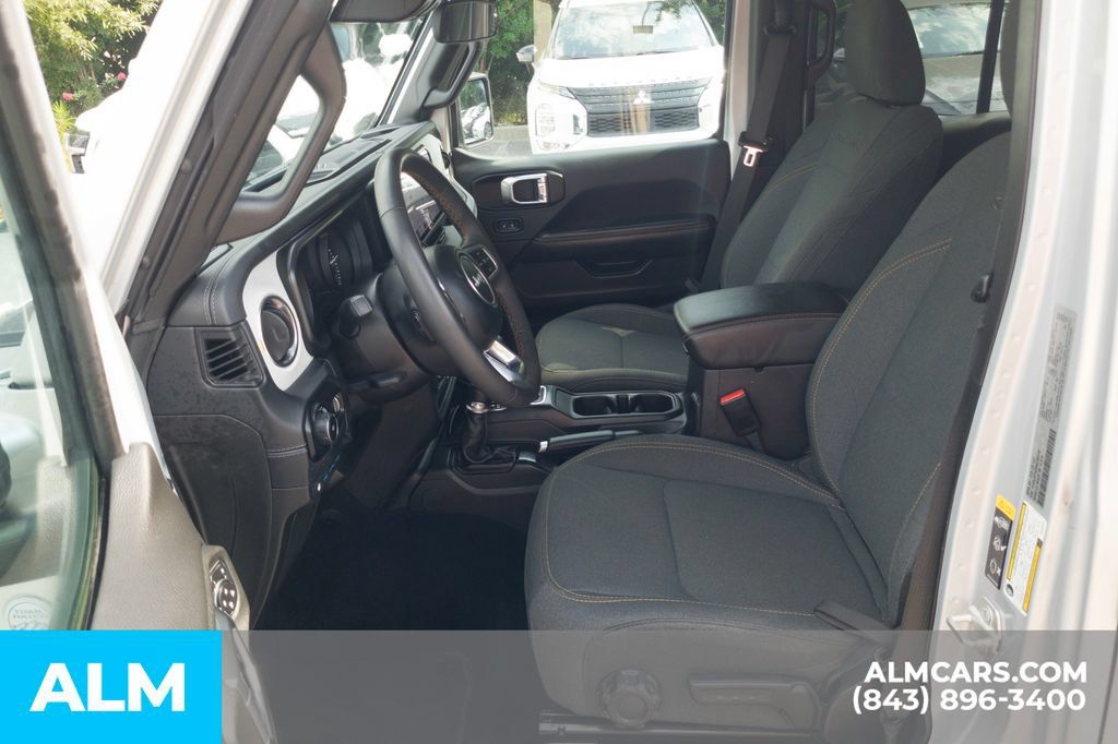 Used 2024 Jeep Wrangler Unlimited Sahara AWD/4WD image 15