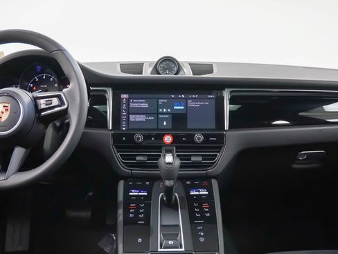 Certified 2026 Porsche Macan AWD/4WD image 21