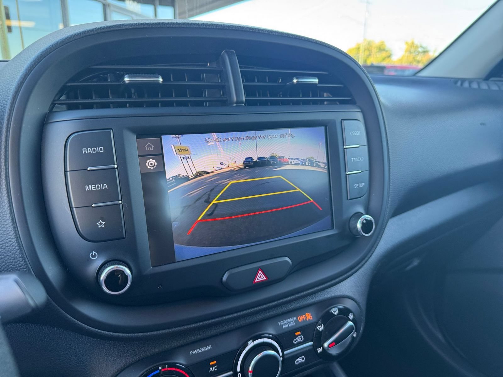 Used 2025 Kia Soul LX w/ LX Technology Package FWD image 21