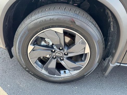 Used 2025 Nissan Rogue SV image 7