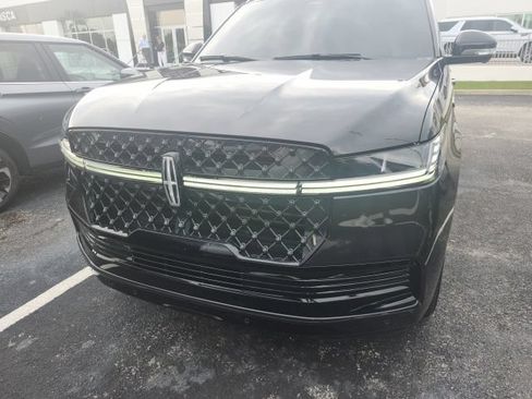 Used 2026 Lincoln Navigator Reserve w/ Jet Appearance Package AWD/4WD image 2
