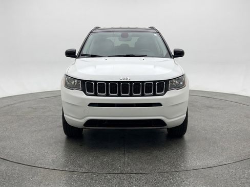 Used 2025 Jeep Compass Limited AWD/4WD image 2