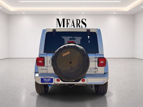 Used 2023 Jeep Wrangler Unlimited Sahara AWD/4WD image 4