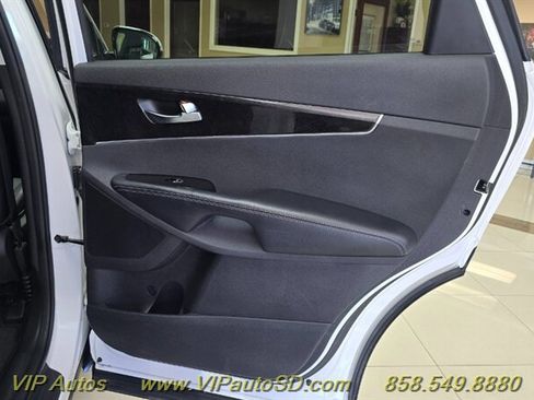 Used 2016 Kia Sorento EX FWD image 13