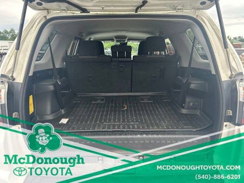Used 2022 Toyota 4Runner SR5 AWD/4WD image 8