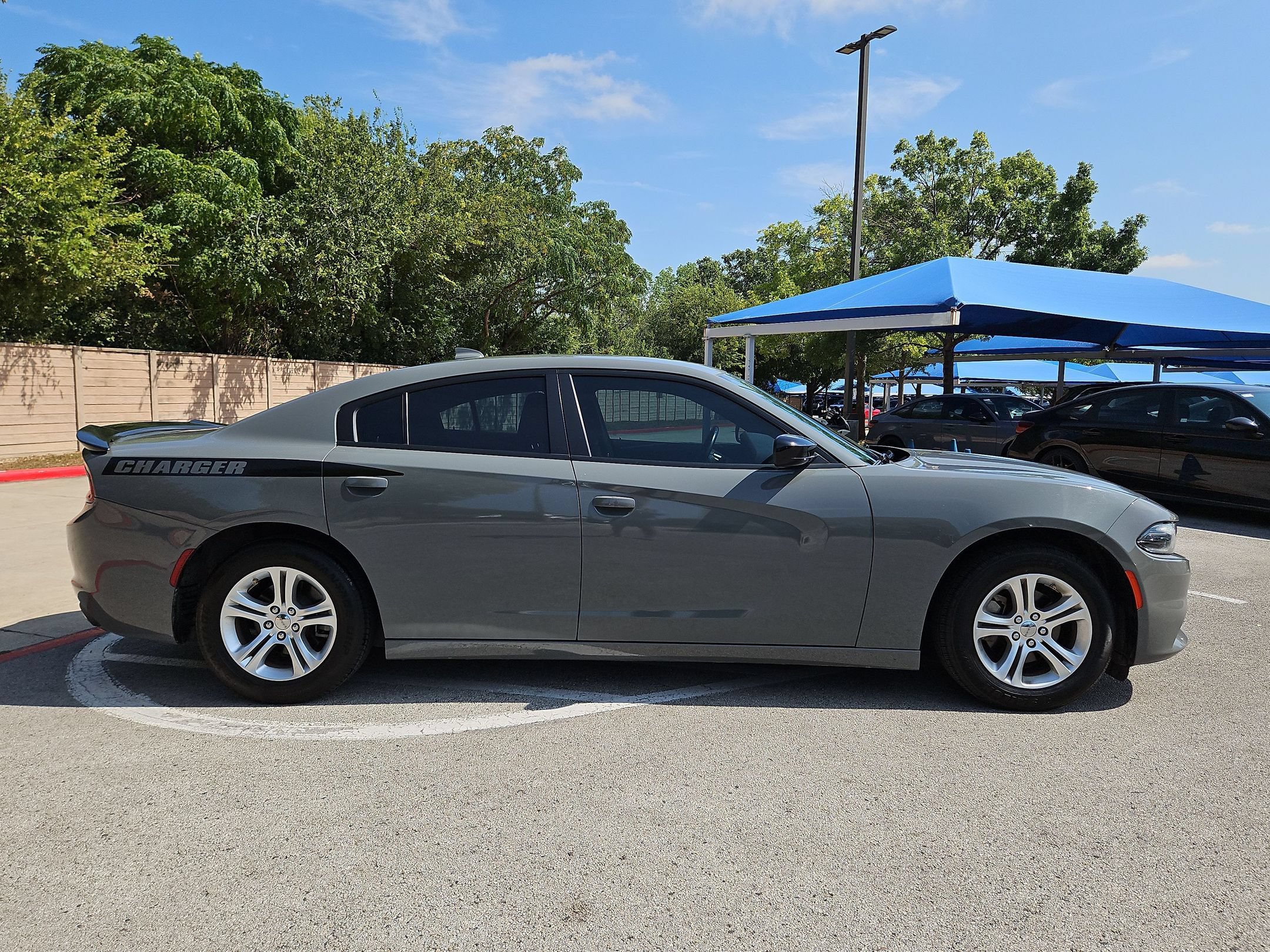 Used 2023 Dodge Charger SXT RWD image 2