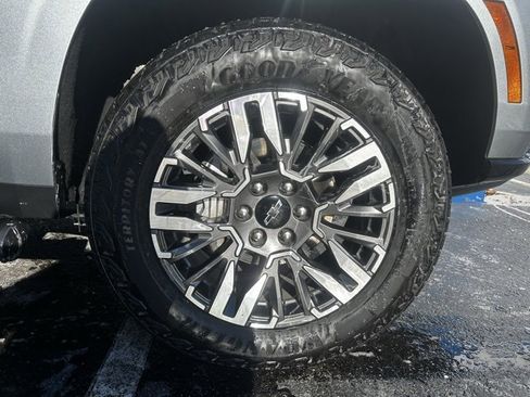 Certified 2025 Chevrolet Tahoe Z71 image 5