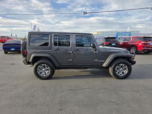 Used 2018 Jeep Wrangler Unlimited Rubicon w/ Connectivity Group image 4