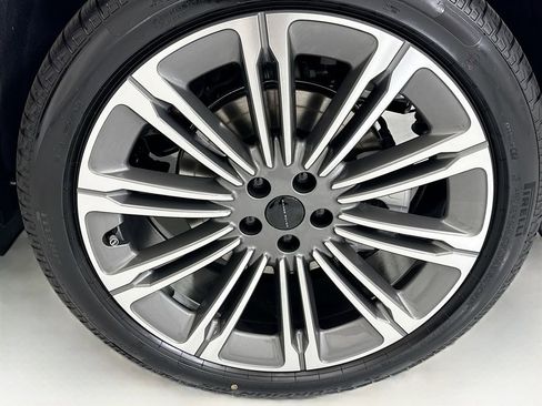 New 2026 Land Rover Range Rover Long Wheelbase SE AWD/4WD image 30