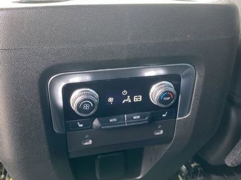 Used 2021 GMC Yukon XL SLT w/ SLT Premium Package image 33