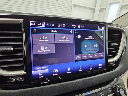 Used 2023 Chrysler Pacifica Touring-L FWD image 14