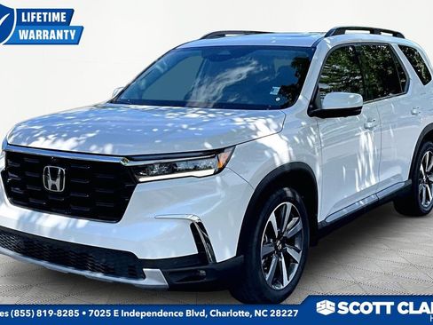 Used 2025 Honda Pilot Elite image 3