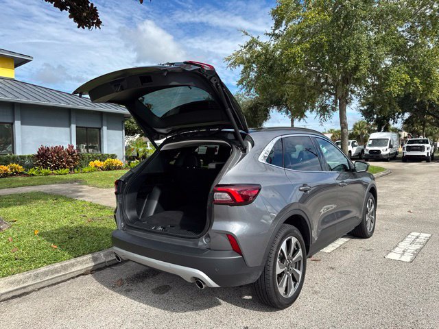 Used 2025 Ford Escape Platinum AWD/4WD image 18