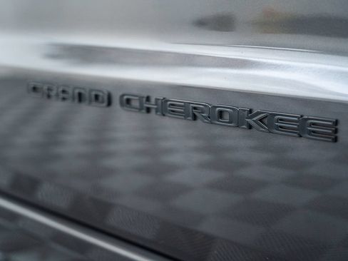 Used 2021 Jeep Grand Cherokee Laredo X AWD/4WD image 18