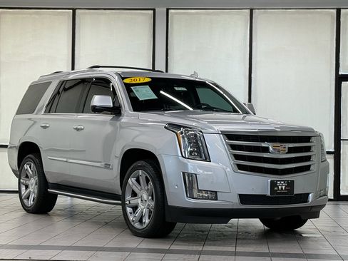 Used 2017 Cadillac Escalade Luxury AWD/4WD image 1