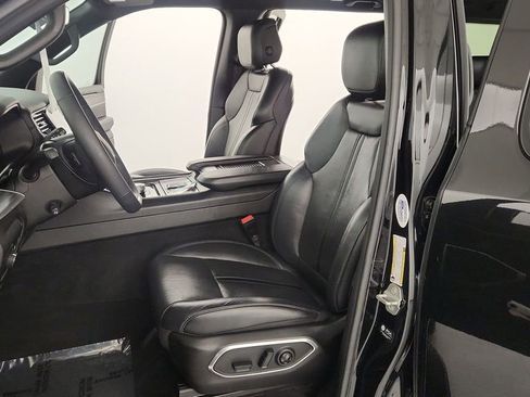 Used 2024 Jeep Wagoneer L Series II w/ Flexible Seating Group AWD/4WD image 14