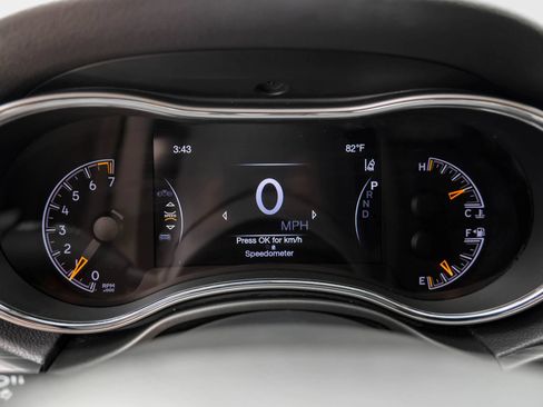 Used 2020 Jeep Grand Cherokee Altitude RWD image 21