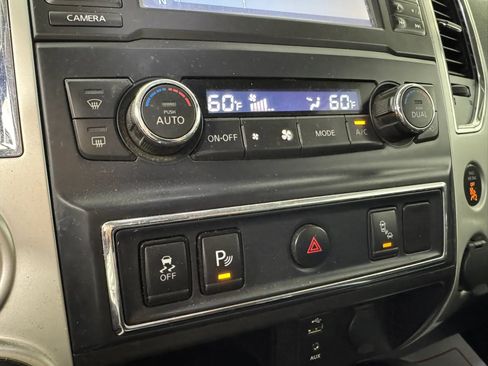 Used 2017 Nissan Titan SV AWD/4WD image 19