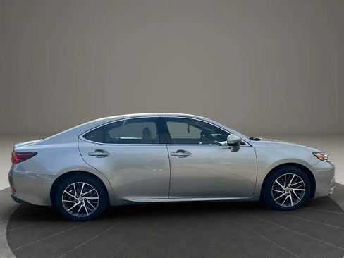 Used 2018 Lexus ES 350 w/ Luxury Package w/Wood Trim image 4