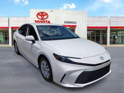 Used 2025 Toyota Camry LE w/ Convenience Package FWD image 2