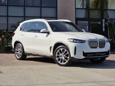 Used 2024 BMW X5 xDrive40i w/ Parking Assistance Package image 3