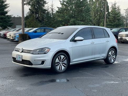 Used 2016 Volkswagen e-Golf SEL Premium image 7
