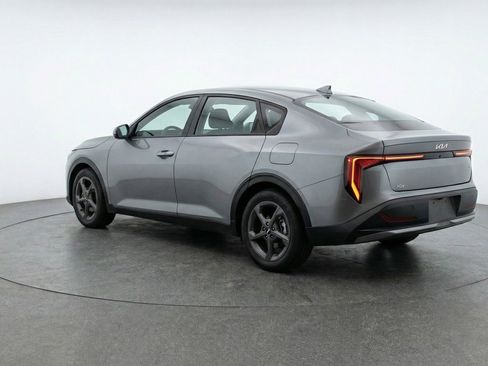 Used 2025 Kia K4 LXS image 6