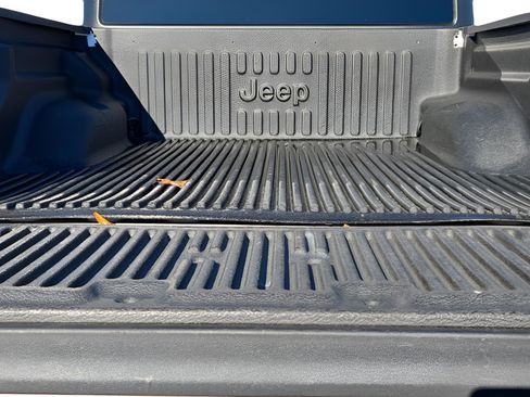 Used 2021 Jeep Gladiator Sport image 27