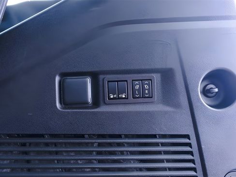 Used 2023 GMC Yukon Denali w/ Denali Reserve Package image 40