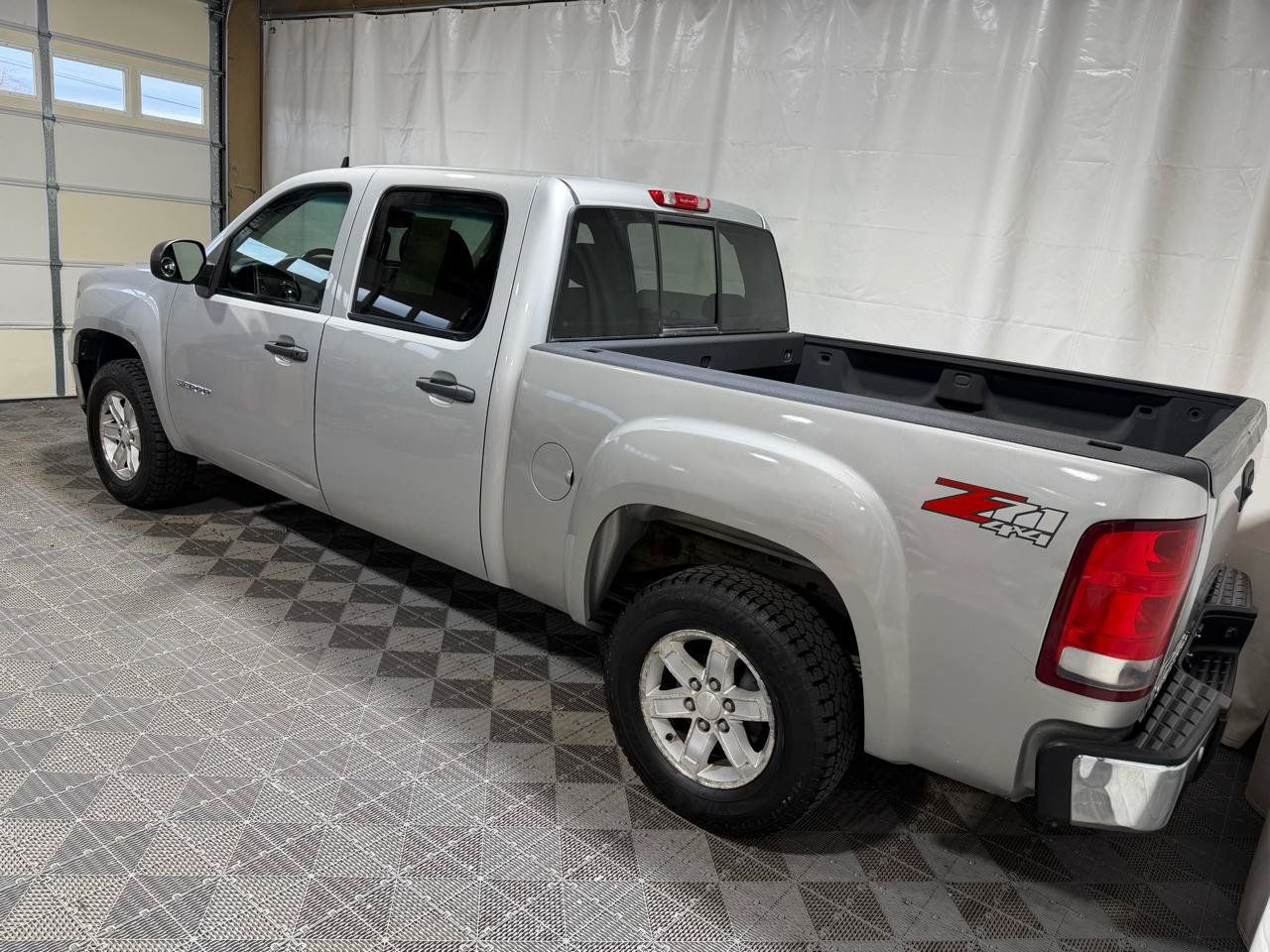 Used 2011 GMC Sierra 1500 SLE w/ Power Tech Package AWD/4WD image 4