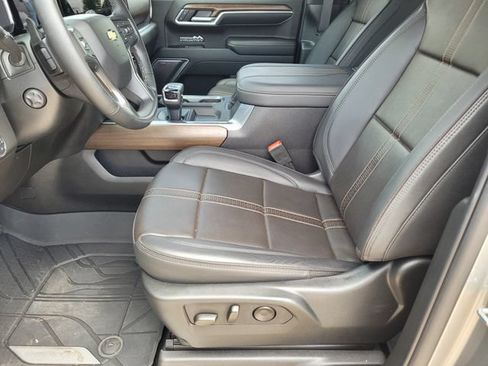 Used 2025 Chevrolet Silverado 1500 High Country AWD/4WD image 23