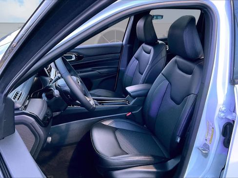 New 2026 Jeep Compass Latitude w/ Sun and Sound Group image 11