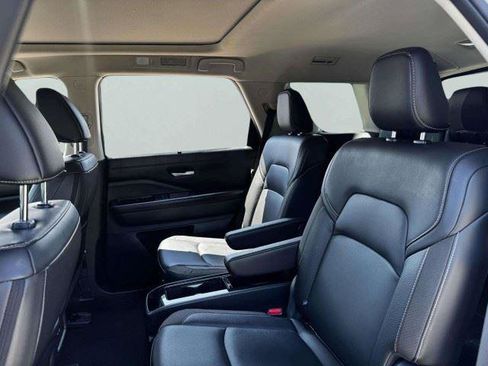 Used 2023 Nissan Pathfinder SL w/ SL Premium Package FWD image 36