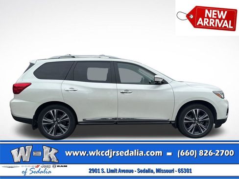 Used 2017 Nissan Pathfinder Platinum AWD/4WD image 5