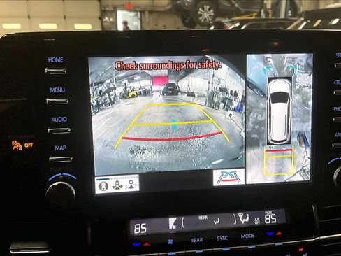 Used 2024 Toyota Sienna Platinum image 27