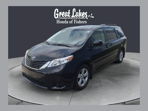 Used 2015 Toyota Sienna LE FWD image 1