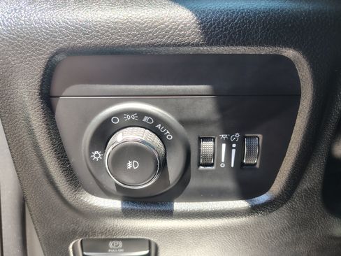 Certified 2024 Jeep Grand Cherokee Limited w/ Black Appearance Package AWD/4WD image 27