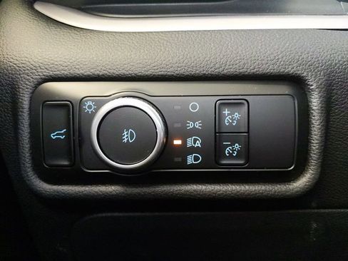 Used 2023 Ford Explorer XLT w/ Equipment Group 202A AWD/4WD image 26